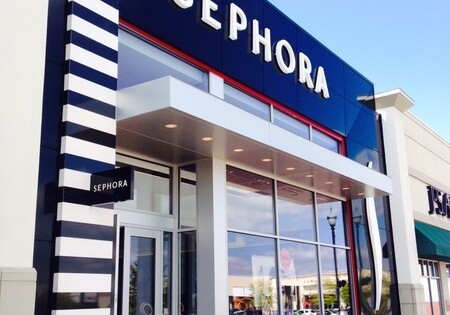 Sephora with black and white mcm paneling fabricated and installed by TFC.